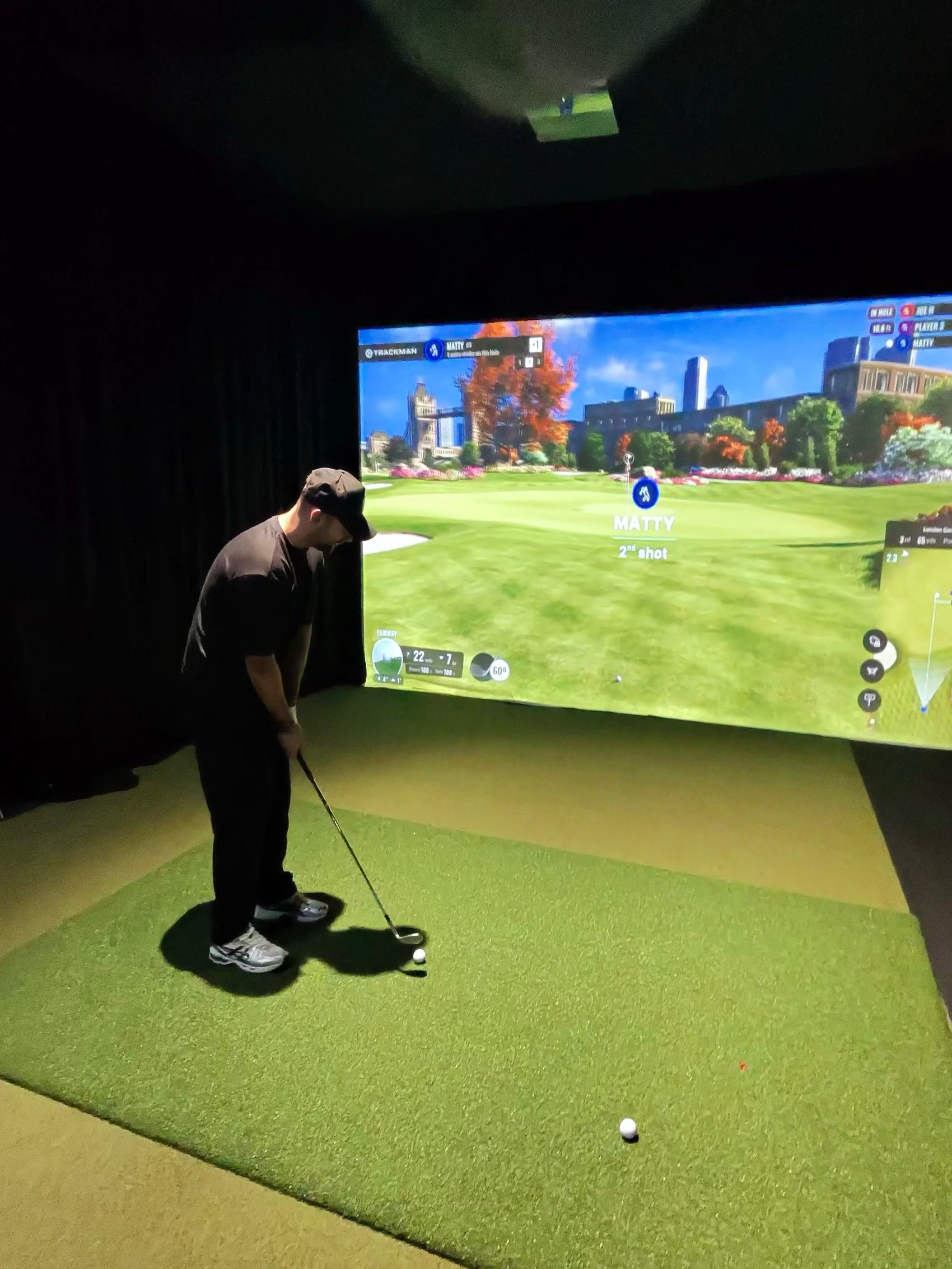 Golfer playing a virtual London golf course at TOUR XP